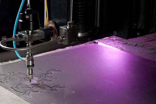 使用激光切割機(jī)的好處體現(xiàn)在這五個方面