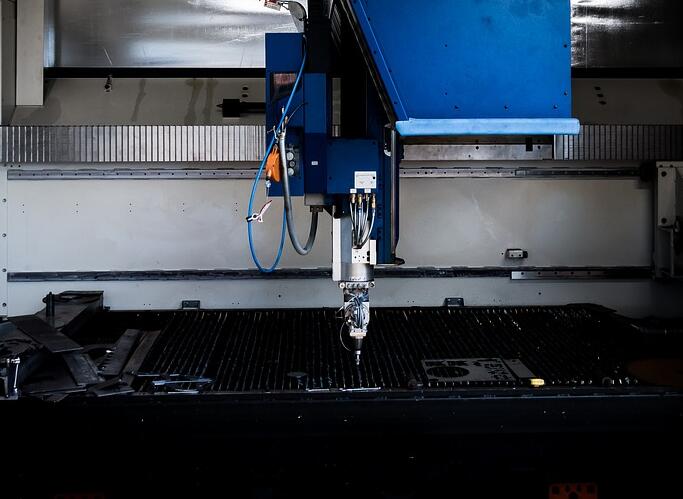 如何區(qū)分二氧化碳激光切割機和光纖激光切割機？