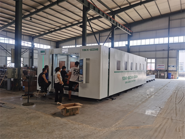 大包圍交換平臺(tái)激光切板機(jī)8