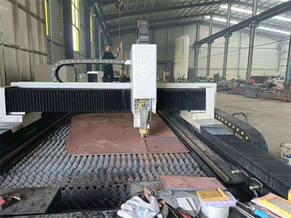 數(shù)控光纖激光切割機